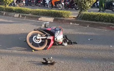 Hai người đàn ông chết thảm sau cú tông trụ đèn trên đường