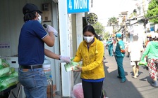 Những phần cơm miễn phí ấm lòng bệnh nhân ung thư trong ngày cách ly xã hội