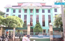 Vụ bị cáo bỏ trốn khỏi tòa trước giờ xét xử: 2 tay cầm 2 dao bỏ chạy