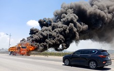 Đội quân livestream trong vụ xe khách cháy dữ dội giữa cầu Nguyệt Viên