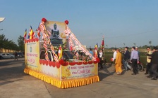 Cung rước tượng phật bằng ngọc nguyên khối nặng 3,8 tấn, lớn nhất Việt Nam