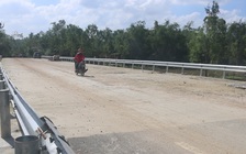 Tréo ngoe cây cầu gần 240 tỉ nhưng không có đường dẫn