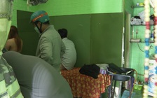 Lột trần bí mật ổ mại dâm trá hình tiệm cắt tóc ở miền Tây