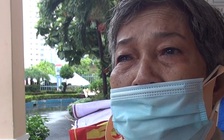 Cụ bà rớt nước mắt nhận quà 0 đồng trong lúc lao đao vì Covid-19