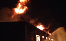 Cháy dữ dội công ty sơn tại Bình Dương