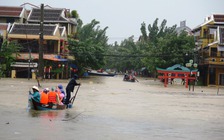 Nước lũ lên trở lại, Hội An chìm trong nước