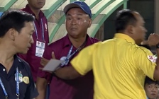 Chuyện hy hữu tại V-League: Trợ lý HLV gây hấn với bác sĩ