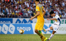 Nguyễn Công Phượng lập siêu phẩm vào lưới Bùi Tiến Dũng