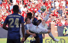 Ngắm tuyệt phẩm ngả bàn đèn của Xherdan Shaqiri