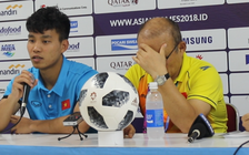 HLV Park bênh vực Trường, không thể bỏ Phượng và chẳng...chê trọng tài