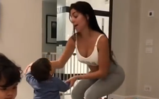 Bạn gái Ronaldo khéo khoe vóc dáng nuột nà