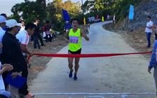 Kỉ lục gia chạy 3.000m giành vàng tại đỉnh Bà Rá