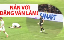 Đặng Văn Lâm quá ổn định khiến tiền đạo đối phương chán nản nằm sân