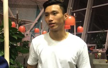 Văn Hậu sang Hà Lan, Quang Hải, Tiến Dũng giúp bạn mang hành lý ra sân bay