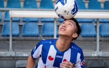 Đoàn Văn Hậu mặc áo số 5 ở trận U.21 Feyenoord hòa U.21 Heerenveen 3-3