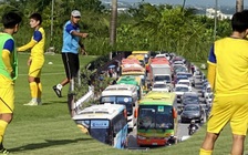 Đội tuyển nữ Việt Nam bị đón trễ, phải đổi phương án tập