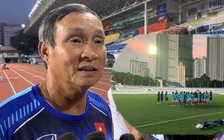 HLV Mai Đức Chung cho đội nữ Việt Nam tập đá đèn sân Rizal
