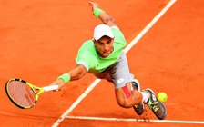 Xem tay vợt gốc Việt Antoine Hoàng giao bóng sấm sét hạ gục Verdasco tại Roland Garros