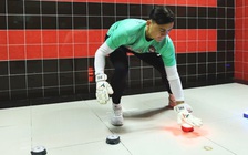 Xem Đặng Văn Lâm tập luyện độc lạ, thủ môn V-League ắt phải chạnh lòng