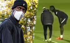 Paul Pogba gây choáng cho Deschamps và Solskjaer có phải vì màu trang phục đen đủi?