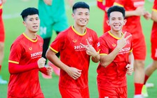 Đội tuyển Việt Nam tập thế nào ở mặt sân đẹp như Ngoại hạng Anh?