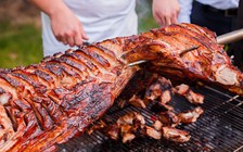 Chiến tranh thương mại Mỹ - Trung, món sườn heo nướng cũng 'dính đạn'