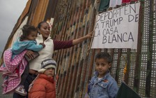 Tổng thống Trump cấm người nhập cư sang biên giới Mỹ bất hợp pháp xin tị nạn