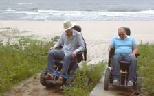 Xe lăn 'vượt mọi địa hình' của cựu phi công bị chấn thương cột sống