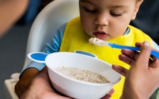 Nhiều loại sữa bột, bánh ăn dặm tại Mỹ có chứa kim loại độc hại