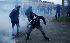 Người Pháp tiếp tục xuống đường đấu tranh vì chuyện lương hưu