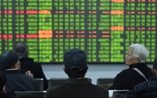 Sàn chứng khoán Trung Quốc 'bốc hơi' gần 400 tỉ USD vì quan ngại vi rút corona