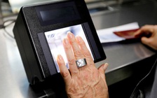 Mỹ tạm ngừng cấp thị thực để ngăn đại dịch Covid-19