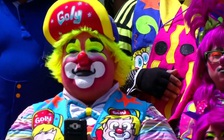 'Trò hề' ở Mexico giúp người dân chịu mang khẩu trang, rửa tay phòng dịch Covid-19