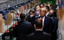 Tổng thống Trump vẫn không chịu đeo khẩu trang khi đi công tác