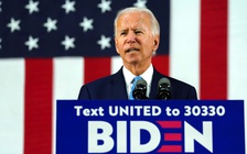 Với cử tri còn do dự, ứng cử viên tổng thống Mỹ nào đang có lợi thế?