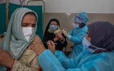 Tiêm vắc xin Covid-19 giúp giảm 49% khả năng lây lan virus SARS-CoV-2