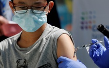 Không còn đeo khẩu trang, Tổng thống Biden ca ngợi 'cột mốc lớn lao' mới chống dịch Covid-19