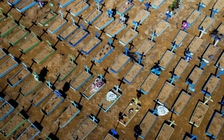 Tử vong vì Covid-19 rất cao, tổng thống Brazil vẫn kêu gọi người dân 'đối mặt' dịch bệnh, không giãn cách