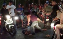 Nam thanh niên bị đánh gục sau khi đòi 'dùng tiền ném chết người', 'mua' công an