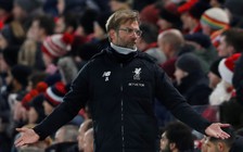 HLV của Liverpool: 'Không thể thổi penalty pha bóng đó'