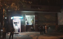 Ô tô BMW tông trụ ATM BIDV ở Sài Gòn