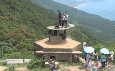 Bát nháo tham quan di tích Hải Vân quan