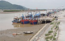 Đầu tư 828 tỉ đồng nạo vét sông, ngư dân vẫn lo tàu mắc cạn