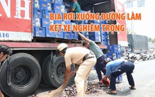 Hàng loạt thùng bia rơi xuống đường, cửa ngõ Sài Gòn kẹt xe nghiêm trọng