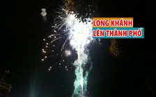 Hàng ngàn người đổ ra đường ăn mừng Long Khánh lên thành phố