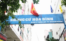 Phong tỏa chung cư Hòa Bình vì bệnh nhân 48: “Có gì đâu mà phải sợ“