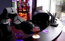 Robot pha chế biết nói đùa tìm thời cơ trong khủng hoảng Covid-19