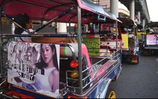 Thần tượng K-pop 'cứu' tài xế tuk-tuk Thái Lan giữa dịch Covid-19 ra sao?