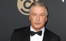 Sao Hollywood Alec Baldwin nổ súng đạo cụ, đạo diễn hình ảnh thiệt mạng