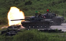 Xem xe tăng, pháo bắn đạn thật diệt mục tiêu trong tập trận đêm ở Đài Loan